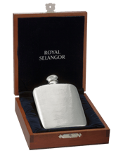 Royal Selangor Hipflask With<br>Gift Box 140ml This sleek and stylish hipflask presented in a velvet lined wooden box makes a perfect gift.