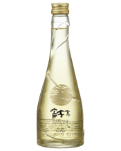  Solsongju Solsongju 13 375ml<br> 375mL Solsongju is a premium medicinal liquor for which the recipe has been passed down from generation to generation for five centuries in the Hadong clan of the Jeong family in Gaepyeong village, Hamyang. A sip of Solsongju liquor will instantly transport you to a cool pine grove with its minty and refreshing mouthfeel.