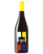 La Cepa Del Pelajo Do<br>Manchuela Ole De... 750ML Made from the selection of the best bunches of the Macabeo variety. Vines cultivated in an ecological way between the valleys of the Júcar River and the Cabriel River.<br>Harvested by hand in boxes, cold-controlled fermentation to obtain the maximum expression of the variety.<br>80% aged in concrete tanks for 7 months on its lees and 20% aged in French oak barrels.<br>Pale yellow wine, perfectly clean and bright. Abundant, thick and glyceric tears, which announce smoothness in the mouth.<br>Medi