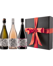  Flavabom Rose, Shiraz And<br>Blanc De Blanc... 750ML Bright, bold, and beautifully balanced—this gift pack brings together three crowd-pleasing favourites: crisp Sparkling Blanc de Blanc, Vibrant Shiraz, and refreshing Rosé. Whether you're celebrating a special occasion or surprising someone just because, Flavabom delivers flavour and flair in every bottle. A dazzling gift for any wine lover<br>Flavabom Blanc de Blanc: Abundant aromas of green apple, lime and almond bread. Delicate flavours of light honeydew melon glide across the palate, of