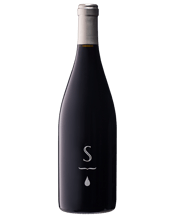 Smidge S Smitch Shiraz 2017 750ML There are elegant aromas of red black fruits, and spicy earthy notes with a hint of grilled meats, graphite and controlled oak. On the palate the fruit continues with rich plums, and blueberries and delicate spice and chocolate which all roll on to a juicy palate with fine tannins that go on ... and on. Smidge recommends drinking this wine betwen 2015 and 2030.