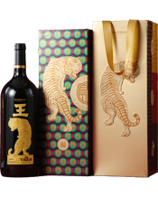  Auswan Creek Big Tiger<br>Cabernet Sauvignon... 1.5L Full of cassis, plum, deep blackcurrant and cherry aromas. Use of premium oak provides lifted aromatics of luscious spice, cedar and mint with a smooth, silky finish. Supple tannis with generous fruit form a great wine to celebrate with your family adding a certain zest to your festive occasion. Perfectly paired to any pork of beef dishes.