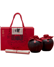  Pearl Red Hakka Rice Wine<br>Gift Pack  500ML To inherit the intangible cultural heritage through ancestral brewing methods, using pure manual craftsmanship with no additives. Employing unique fire-roasting techniques and traditional fermentation in clay pots. This process encapsulates the flavors of the homeland and is revered by the Hakka people as "mother's brewed wine.