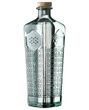  Geometric Cape Dry Gin 750ml<br> 750mL Geometric is an&nbsp;unapologetically a bold juniper and coriander gin. &nbsp;Along with subtle Cape Malay style cinnamon, cardamom and clove lined with the earthy indigenous buchu and Cape snowbush. Botanicals are bound together with Cape brandy, a masterfully textured spirit which gives this gin&nbsp;its uniquely rich and round profile.&nbsp; Prominent juniper and earth notes followed by subtly spiced citrus. Juniper, Cape snowbush and clove interlace around the soft-edged texture of the spirit.&nbsp; Cardamom and cor
