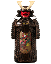  Shinobu Blended Whisky<br>Shogun 700ml  700ML The bottle design of SHINOBU Blended Whisky SHOGUN is inspired by the armor of a Japanese general from the late Sengoku period. The bottle features a full wrap-around design, combining minimalist body lines with intricate knot imagery, evoking the steadfastness and loyalty of the samurai.To give this whisky bottle a more modern appeal, we simplified the design of the general’s armor to align with contemporary aesthetics while preserving its historical essence. The head design remains true to the