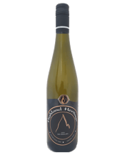  Highland Heritage Mt<br>Canobolas Dry... 750mL The wine is pale gold in colour with youthful, green hues.&nbsp;The bouquet is elegant and intense with smoky citrus lime and floral varietal characters.The palate shows youthful intense varietal floral Riesling fruit characters filling the length of the palate balanced with a long crisp clean acid finish. There is also a hint of smokiness and lime characteristics, a full middle palate and a touch of alcohol sweetness on the finish. While extremely enjoyable now, the history of this wine shows it wil