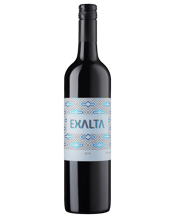  Exalta Frankland River<br>Shiraz 2018  750ML Vibrant notes of ripe blackberries,plums and dark cherries infuse the air inthis captivating blend of exotic spices,cinnamon and fruit.<br />This Shiraz delivers a sumptuous fusion offlavours on the palate where ripe, blackfruits take centre stage in a deliciousmedley of luscious blackberry and plumflavours.<br />A well-integrated spice profile mid-palate with hints of clove, exotic spices andnutmeg is enrobed in velvety tannins witha long and lingering finish. Echoes of darkfruit and spice pers
