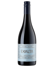  Exalta Blackwood Valley<br>Syrah 2018  750ML The aroma in this full-bodied Syrah fromthe Blackwood Valley bursts forth withgenerous lashings of juicy blackberries andplums, with subtle hints of cracked blackpepper imparting spicy intrigue.<br />Whispers of leather and tobacco imparta sophisticated allure, with a promise ofboldness and beauty.<br />An explosion of ripe, red fruits on thepalate unfold in a symphony of blackberryjam and juicy plums, with layers of suppleleather and rich tobacco with a spicy,earthy undertone and a strong acidb