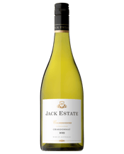  Jack Estate Coonawarra<br>Chardonnay 2022  750ML This is a fresh and vibrant Chardonnay crafted with minimal oak influence to ensure<br>the delightful varietal characteristics refresh the palate.<br>Stone fruit, honeydew melon and underlying complex barrel ferment<br>characters create a luscious palate with balanced natural acidity which<br>finishes with a refreshing twist of lemon.