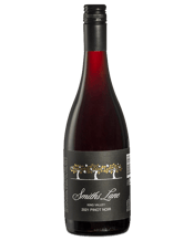  Smiths Lane King Valley<br>Pinot Noir 2021  750ML A Pinot Noir that is both rich and distinct in flavour and texture. Smooth and silky tannins with a touch of bright acidity. A vibrant persistence with&nbsp; taut structure. Leaving a beautiful mouthfeel. Pairs well with meat dishes and cheese boards.