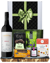  Hamper World De Bortoli Big<br>Rivers Shiraz Gift... 750ML This gourmet hamper contains:<br>DeBortoli Big Rivers Shiraz 750ml<br>Davies Dark Chocolate Mints 100g<br>Mount Zero Lemon and Thyme Olies 80g<br>Beerenberg Fig and Pomegranate Jam 190g<br>Charlie’s Fine Food &amp; Co Parmesan and Tomato Cheese Bites 100g<br>OB Finest OB Gluten Free Natural Wafers 100g<br>All Packaged inside a Gift Box and finished with a decorative sleeve.