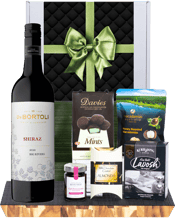 Hamper World De Bortoli<br>Shiraz Gift Hamper... 750ML This gourmet hamper contains:<br>DeBortoli Big Rivers Shiraz 750ml<br>Davies Mints 100g<br>Beerenberg For Cheese Paste 250g<br>Milk Chocolate Almonds 75g<br>Lavosh Crackers 100g<br>Honey Roasted Macadamia 75g<br>All Packaged inside a Gift Box and finished with a decorative sleeve.