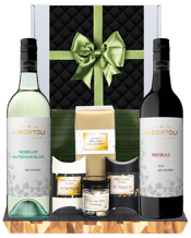  Hamper World De Bortoli Gift<br>Hamper  750ML This gourmet hamper contains:<br>DeBortoli Big Rivers Shiraz &amp; Semillon Sauvignon Blanc 750ml each<br>Assorted Milk Chocolate Bites 120g<br>Milk Chocolate Almonds 75g<br>Milk Chocolate Peanuts 75g<br>Chocolate Mint Humbugs 140g<br>All Packaged inside a Gift Box and finished with a decorative sleeve.