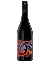  The Flying Horseman Skylit<br>Shiraz 2021  750ML Made from single vineyard to bottle. Low yields cool climate grapes from Nangkita. Deep sandy soil and limestone beneath, rich in elements for natural aromas and flavours. The wine is dark plum with lifted complex oak aroma. The palate has full flavour with rich berry fruit, warm, rich and intense.<br>Upfront and splendidly appealing, the wine shows blackberry, sweet cherry, rich floral and vanillin oak notes, followed by a beautifully weighted palate that's plump and juicy, finishing lingering