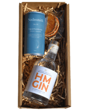  Hm Gin Gin & Tonic Gift Box<br>200ml  200ML Spoil your friends, family or yourself with a HM Gin and Tonic Gin Gift Box. Make the perfect G & T with this gin gift box that includes:<br>200mL HM GNo 5 Orange Squeeze Gin.<br>200mL Sodasmith Tonic Water.<br>Garnishes.