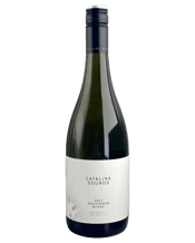 Catalina Sounds Sauvignon<br>Blanc 2021  750ML Immerse yourself in the vibrant essence of Catalina Sounds Sauvignon Blanc 2021, a 750mL classic from Marlborough, New Zealand. Crafted by Catalina Sounds, a winery founded in 2005 with a vision to produce the region’s finest wines, this Sauvignon Blanc is sourced from estate vineyards in the Wairau and Southern Valleys, fermented with selected yeasts in stainless steel, and a small portion in seasoned oak for added texture. The 2021 vintage offers a pale lemon hue with a bouquet of preserved ci