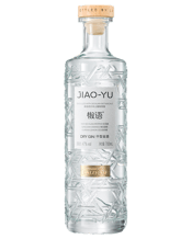  Laizhou Jiaoyu Dry Gin 700ml<br> 700ML Laizhou Distillery is located in Qionglai, Chengdu, Sichuan—known as China’s “Millennia-old Liquor Town.” Covering 146,000 square meters, it has a planned annual capacity of 36,000 tons of spirits, representing 80% of China’s total whisky production.<br>Jiao Yu's bottle bears elegant embossed bamboo, reflecting its Sichuan roots. Crafted with botanicals native to the region – Red Sichuan Pepper, Eureka Lemon, and Qingjian Orange — harvested at peak maturity, it undergoes heated infusion to draw