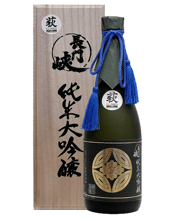  Chomonkyo Junmai Daiginjo<br>Giftbox 720ml  720ML The brewery was founded in 1913 near the scenic spot Nagato Gorge, however in 1971, due to the construction of the Abu River Dam, it moved to its current location upstream of Hagi City.<br>We strive day and night to make better sake in the clear waters of the Abu River.<br>Carefully selected Yamada Nishiki is shaved down to 35% and slowly fermented.<br>We use only carefully finished rice to create the unique taste of pure rice sake.<br>This sake is a work of art that combines the clear and mello
