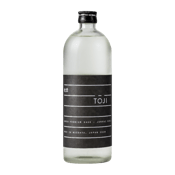  Toji Sake Junmai Ginjo 720ml<br> 720ML Ingredients - Water, Rice (Gohyakumangoku), Yeast &amp; Koji<br />Seimaibuai (polishing rate) — 60%<br />Light kiwifruit aroma<br />Gluten free, Additive Free &amp; Preservative Free<br />15% ALC Or VOL<br />Product of Japan.<br />Made in Niigata, Japan.