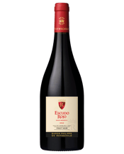  Escudo Rojo Gran Reserva<br>Pinot Noir 2021  750ML SOIL: Semi-decomposed granitic soil with significant clay inclusions, bedrock at 2 meters<br>CLIMATE: Mediterranean<br>HARVEST: Manual<br>GRAPE VARIETY: 100% Pinot Noir<br>MATURING: 8 months, 80% French oak barrels , 10% new barrels and 90% 1-to-2-year old barrels<br>Colour: Cherry-red with delicate ruby-red highlights<br>Nose: A very intense, fruity wine with red fruit aromas such as cherry, cranberry, sage and earthy forest floor mingled with smooth nuances of spices and jam, combined with a h