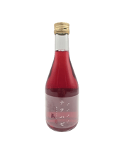  Kanei Shuzoten Natsuhaze<br>300ml  300ML Discover an exotic and refreshing sake liqueur made with the rare "Kohaze" berry from Kamikoani Village, Akita. Though this Japanese fruit—related to the blueberry—is intensely tart when raw, it is expertly crafted for a smooth, perfectly balanced, and highly enjoyable drinking experience. It unlocks the Kohaze's deep, complex fruit essence, creating a liqueur that is bright, fruity, and incredibly easy to drink. Elevate your cocktail or enjoy it chilled—experience a rare taste of Akita's nature