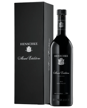  Henschke Mount Edelstone<br>Shiraz 2013  750ML Dark crimson with bright ruby hues. Lifted aromas of sage, bay leaf, black pepper, brown baking spices, plum pudding and blue fruits are woven together with charcuterie and earthy notes. The palate is rich and complex with layers of blackcurrant, blackberry and Satsuma plum, expressing hints of cedar and leather. Balanced acidity and fine-grained tannins reveal incredible length and depth.&nbsp;
