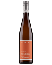  Hesketh Regional Selections<br>Riesling  750ML A beautiful clean and crisp Riesling with distinct varietal and regional character. Pale gold straw. Fragrant green lime and grapefruit with delicate floral notes. Wonderful purity of flavour, fresh lime juice and a bright minerality. Zesty and lively with a long persistent finish.