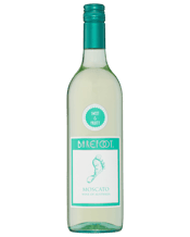  Barefoot Moscato  750mL Barefoot Moscato is a sweet wine with delicious mouth-watering flavours of juicy peach and apricot. Hints of lemon and orange citrus complement a crisp, refreshing finish. Perfect with spicy Asian cuisine, light desserts, fresh fruit and mild cheeses. Tasty!